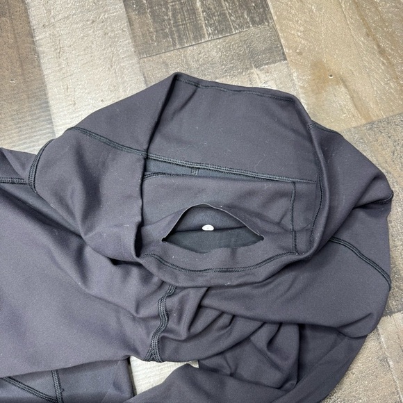 Lululemon Everlux In Movement Tight 25” size 6 - Picture 6 of 12